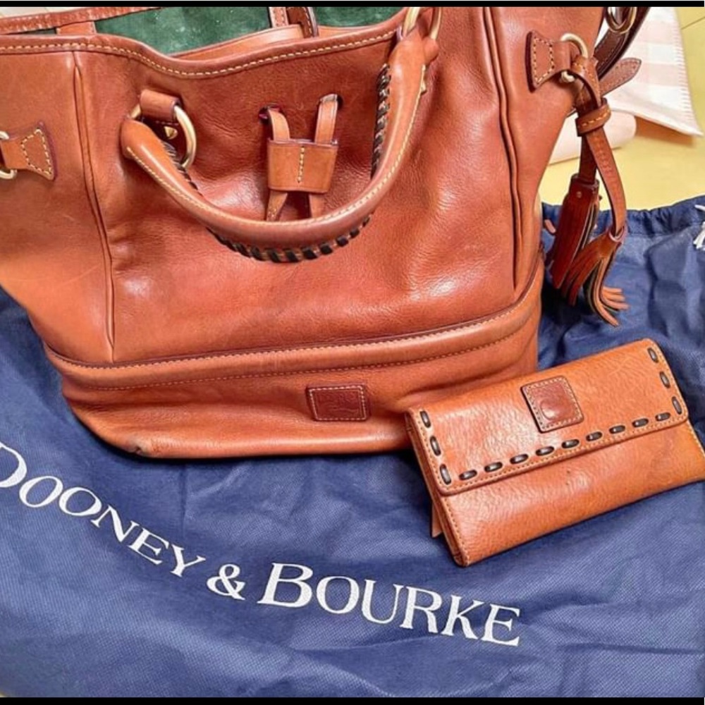 DOONEY & BOURKE BUCKLEY & WALLET COMBO